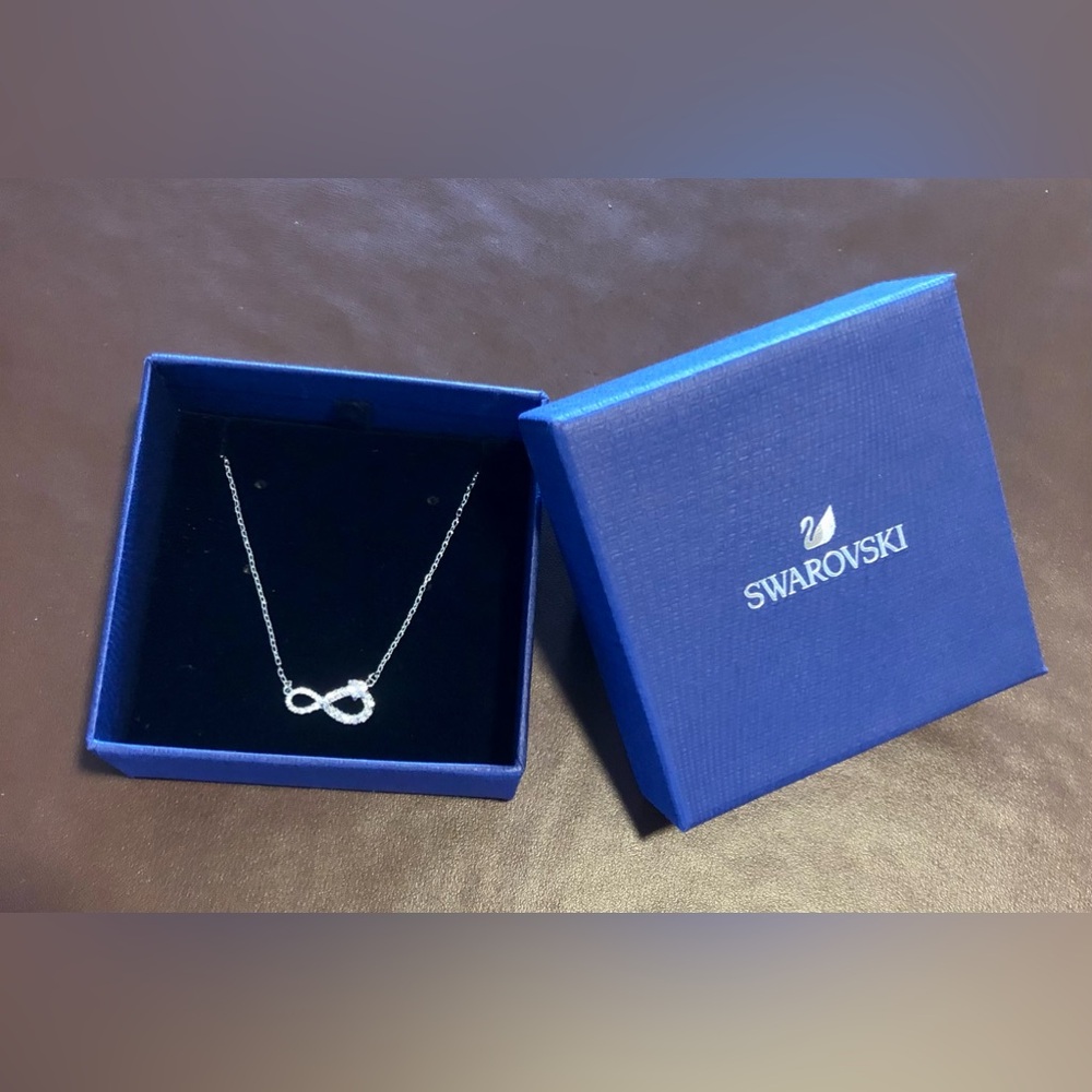 Swarovski Infinity Necklace. NEW